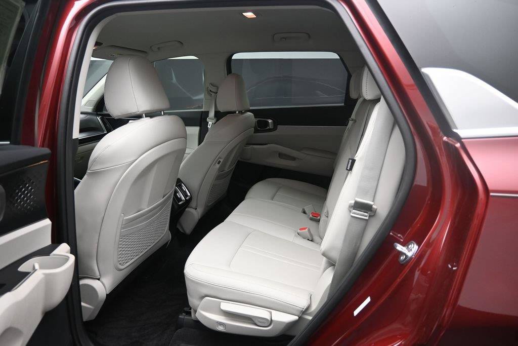 2025 Kia Sorento S - Photo 23