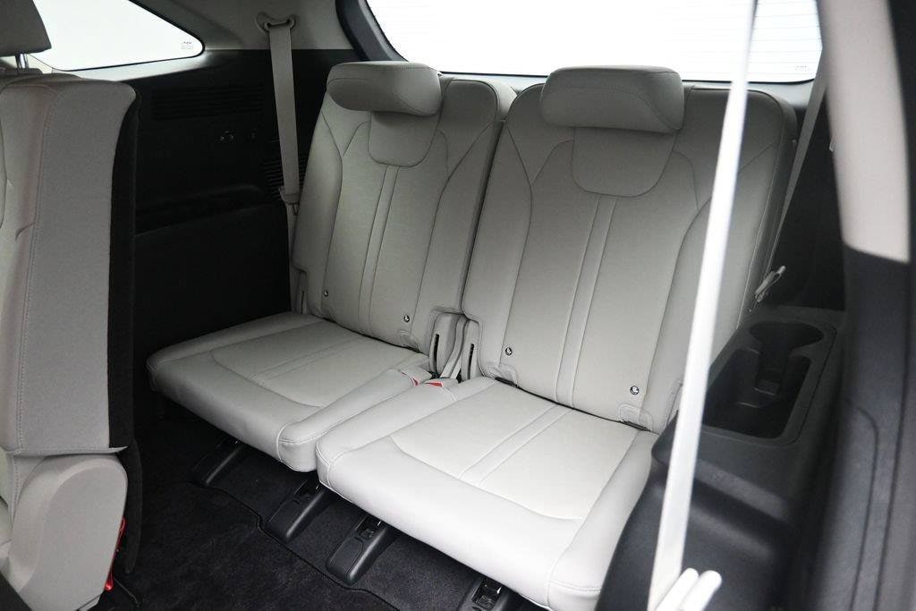 2025 Kia Sorento S - Photo 26