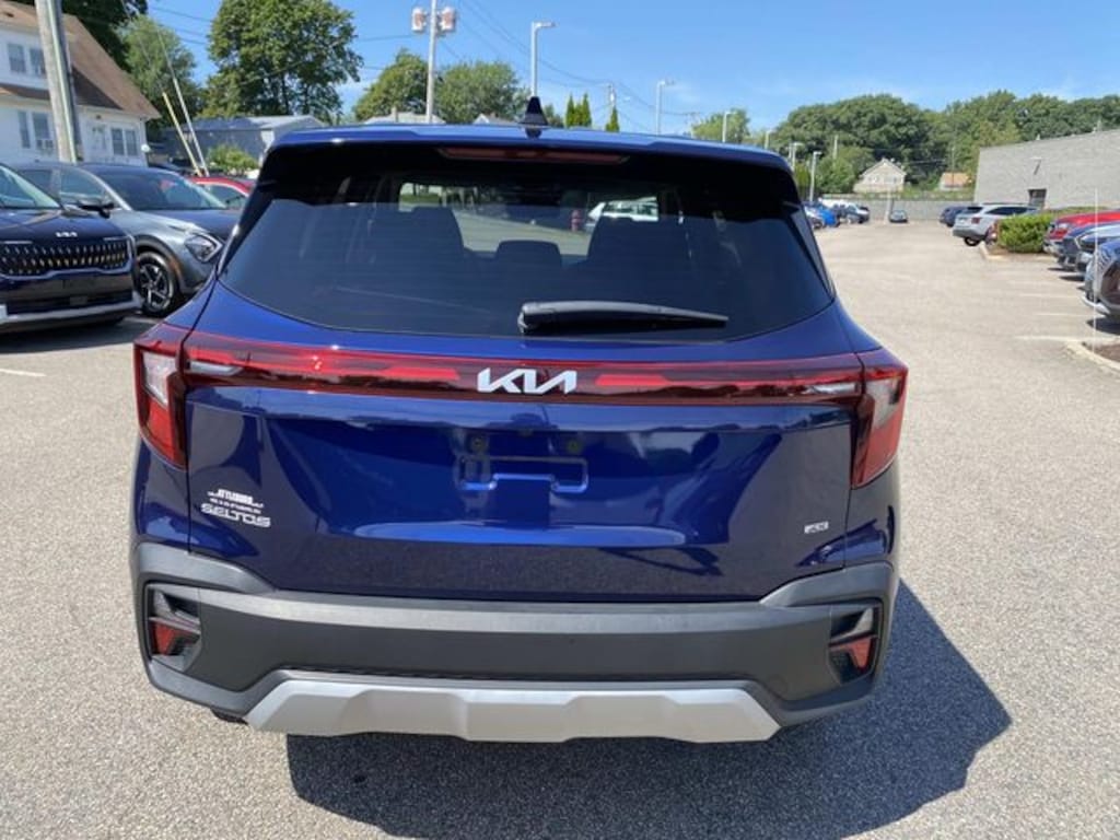 Used 2025 Kia Seltos LX SUV