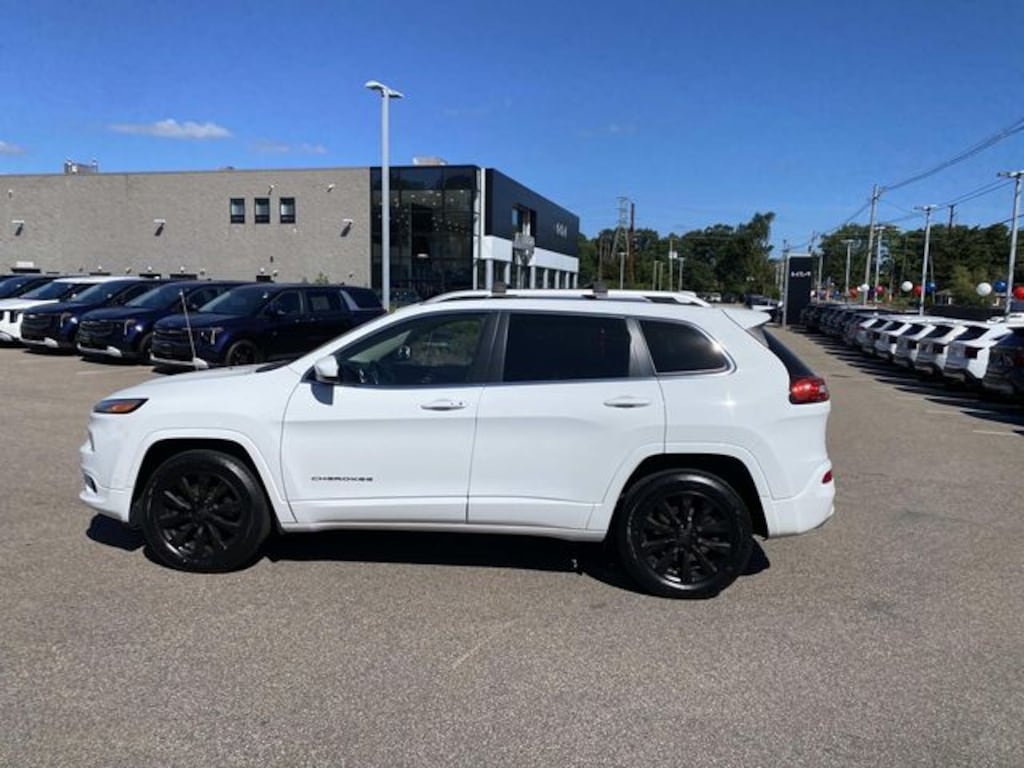 Used 2017 Jeep Cherokee Overland 4x4 SUV