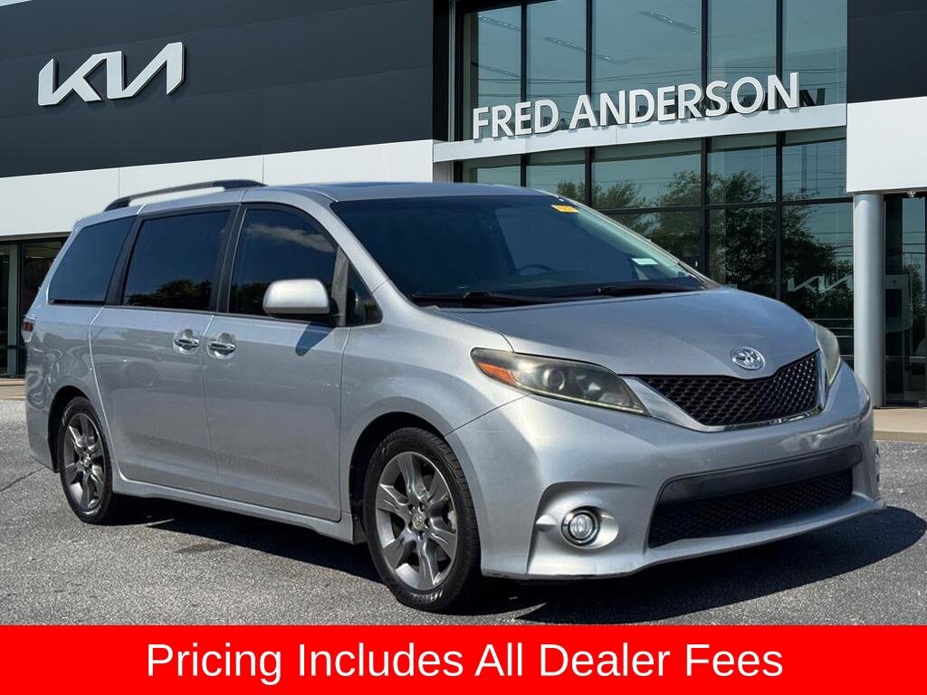 Used 2015 Toyota Sienna SE Minivan/Van