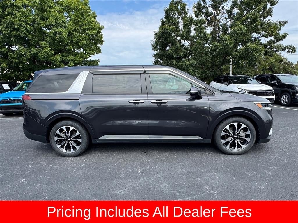Used 2022 Kia Carnival EX Minivan/Van