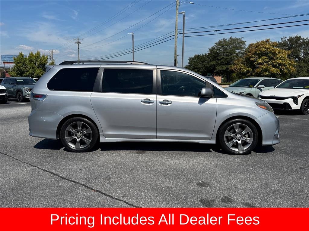 Used 2015 Toyota Sienna SE Minivan/Van