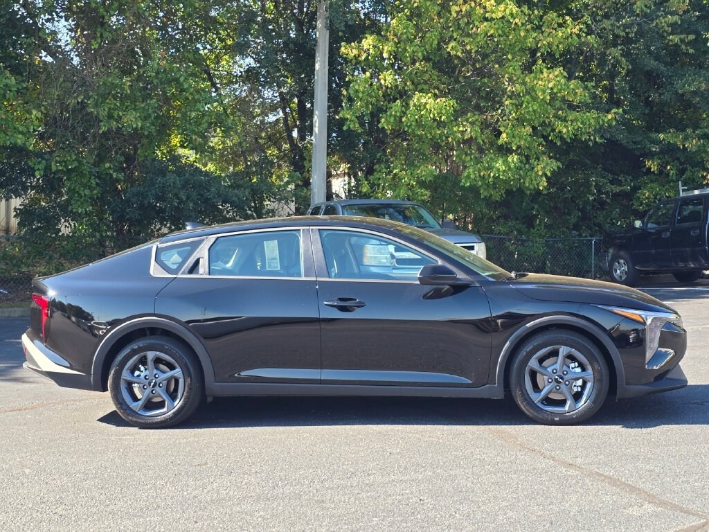 New 2026 Kia K4 LXS Sedan