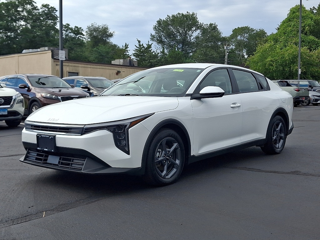 Certified 2025 Kia K4 LXS SEDAN