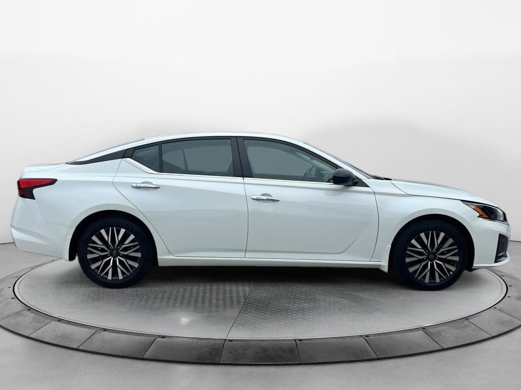Used 2024 Nissan Altima 2.5 SV Sedan