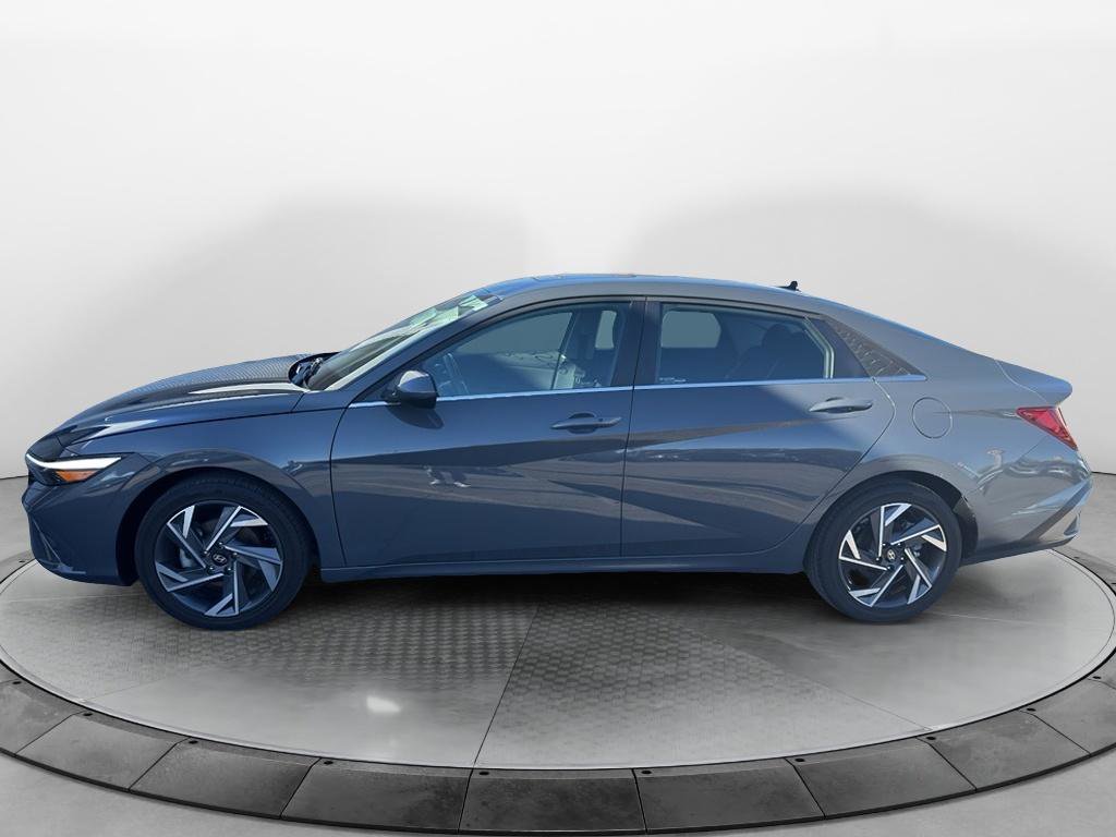 Used 2025 Hyundai Elantra SEL Convenience Sedan