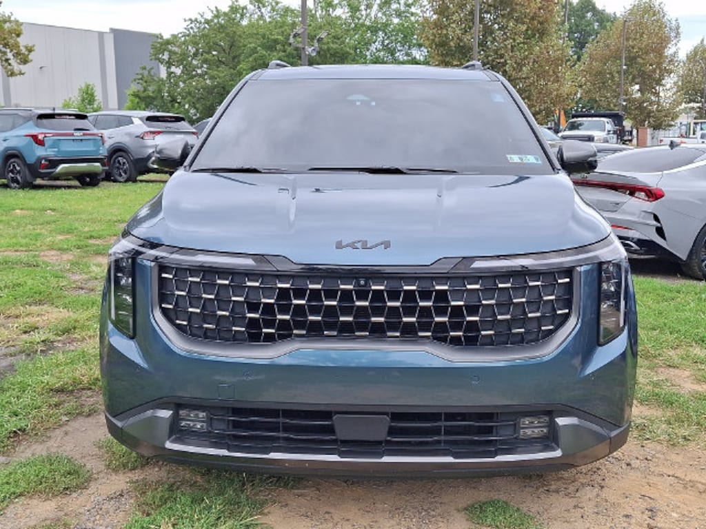 Certified 2025 Kia Carnival SX Minivan/Van