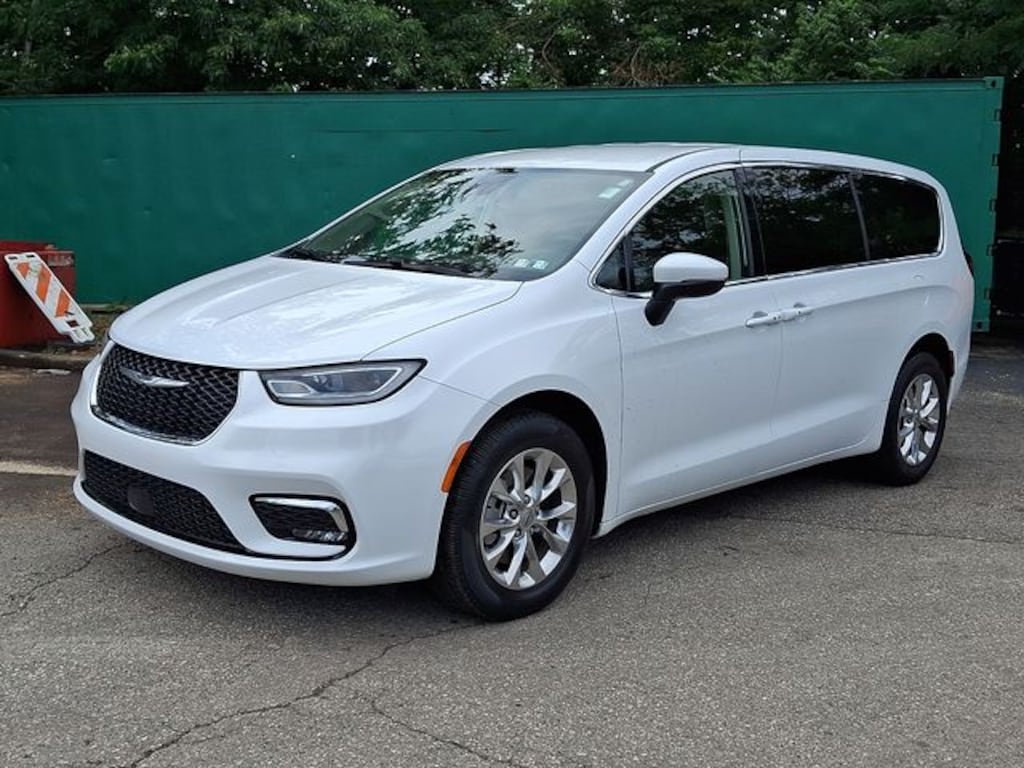 Used 2023 Chrysler Pacifica Touring L Van Passenger Van
