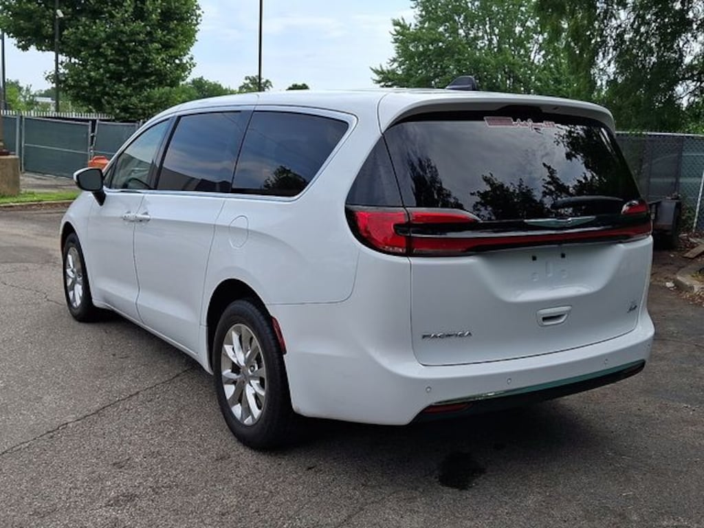 Used 2023 Chrysler Pacifica Touring L Van Passenger Van