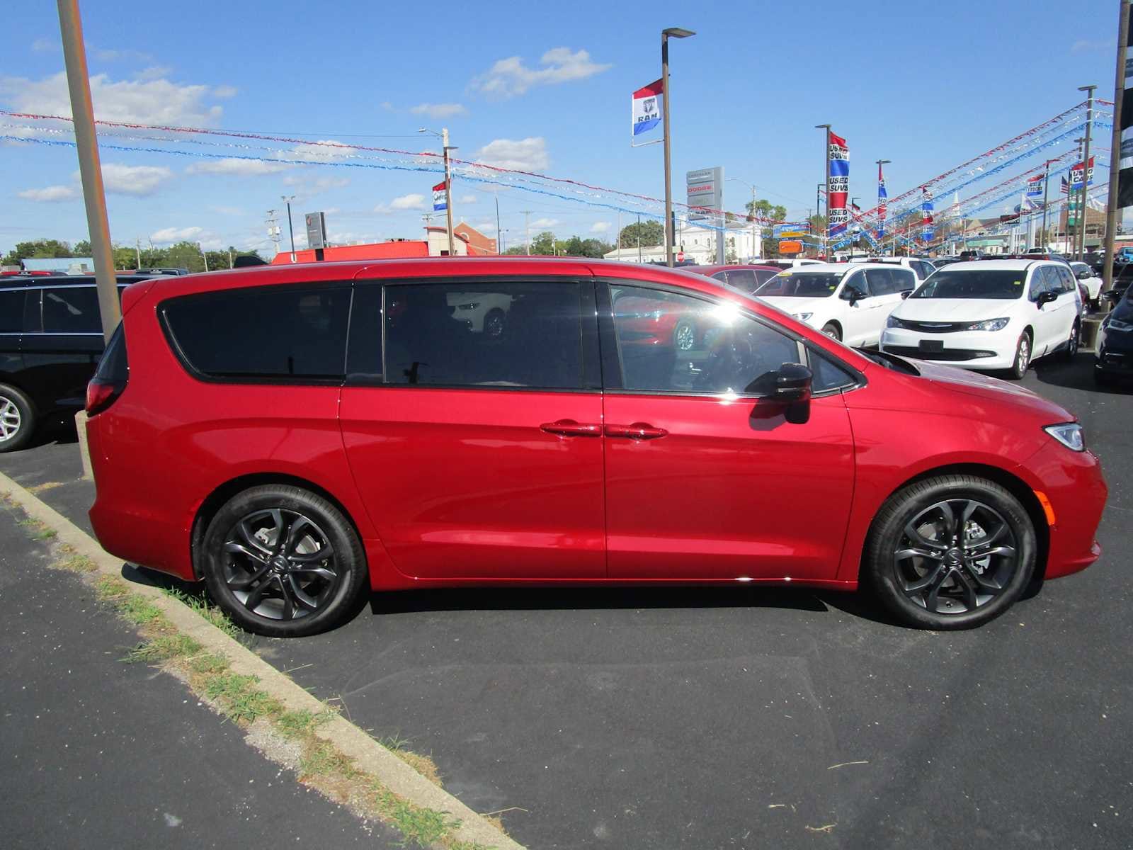 2026 Chrysler Pacifica Select