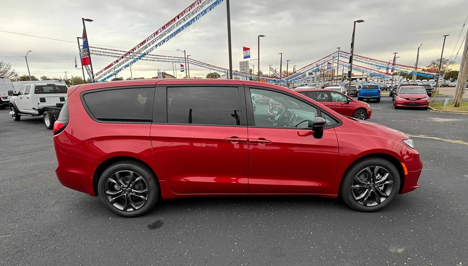 2026 Chrysler Pacifica Select