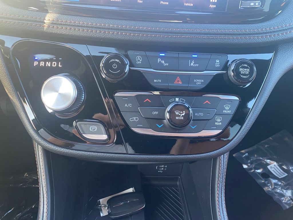 2026 Chrysler Pacifica Pinnacle - Photo 13