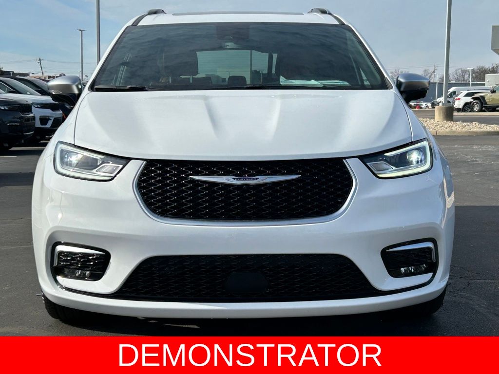 2026 Chrysler Pacifica Pinnacle - Photo 2