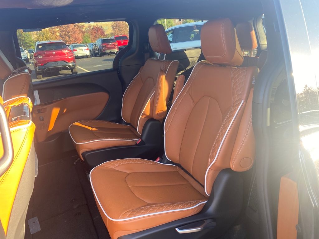 2026 Chrysler Pacifica Pinnacle - Photo 19