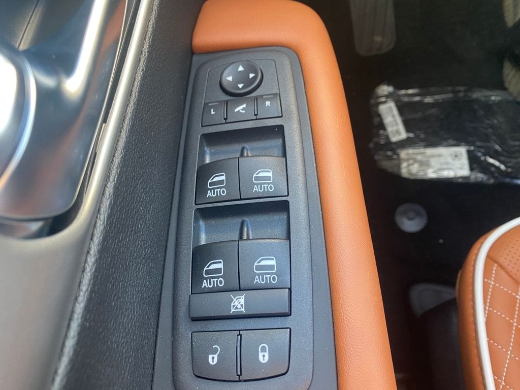 2026 Chrysler Pacifica Pinnacle - Photo 14
