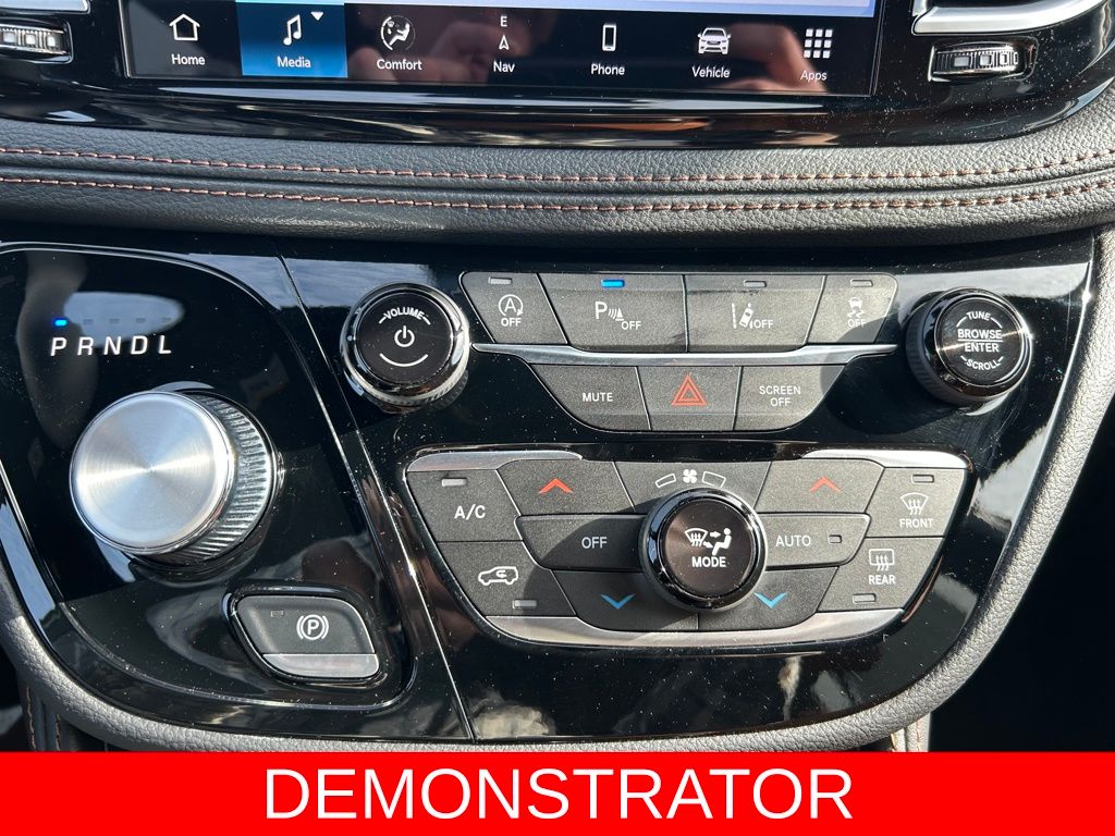 2026 Chrysler Pacifica Pinnacle - Photo 16