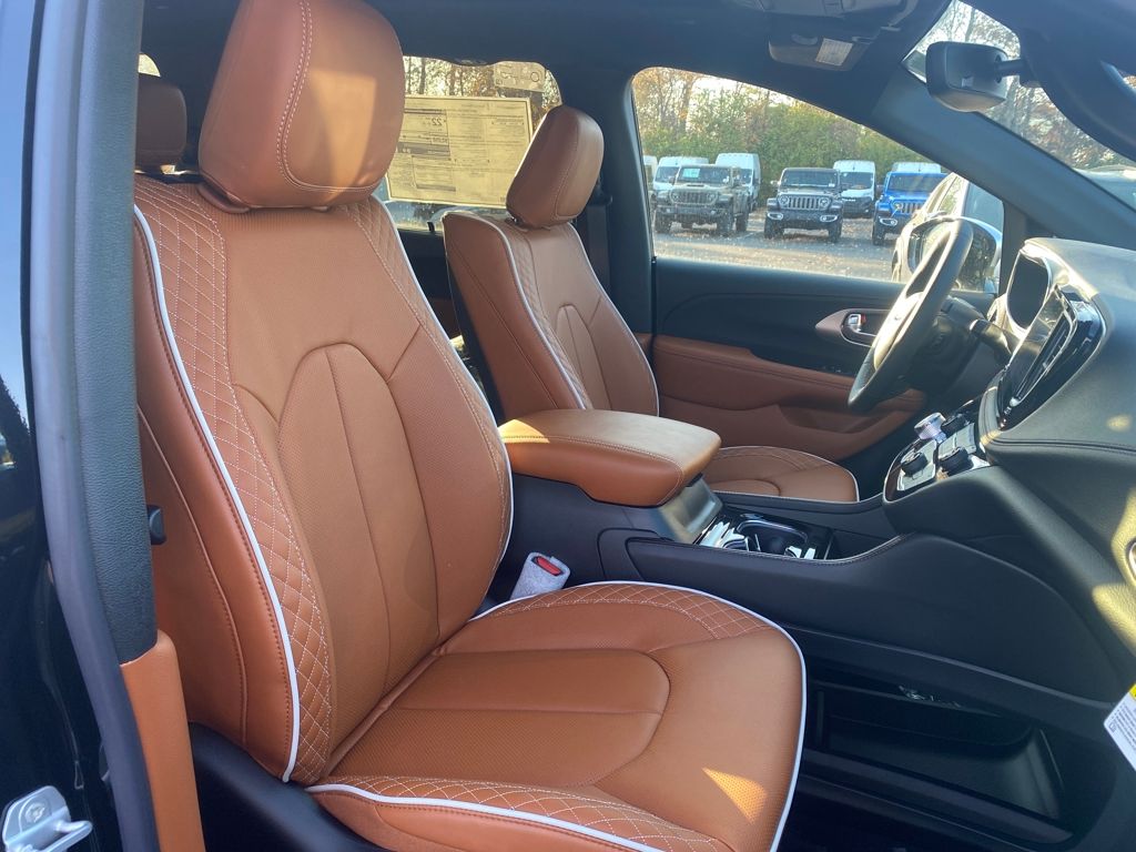 2026 Chrysler Pacifica Pinnacle - Photo 21