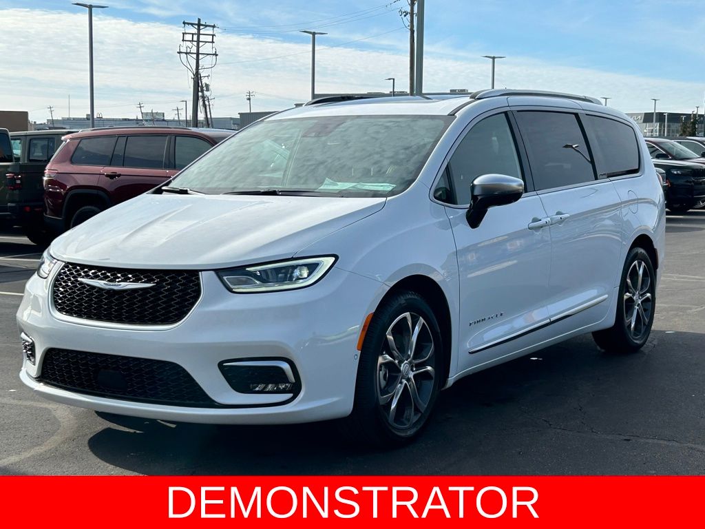 2026 Chrysler Pacifica Pinnacle - Photo 3