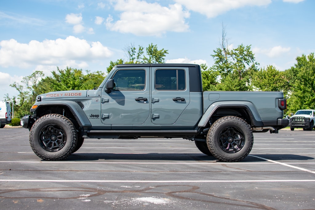 New 2026 Jeep Gladiator Sport S Pickup