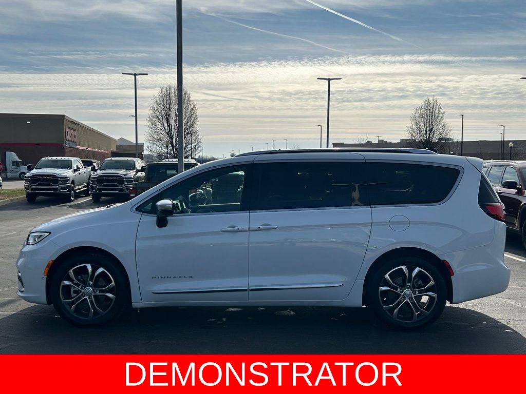 2026 Chrysler Pacifica Pinnacle - Photo 4