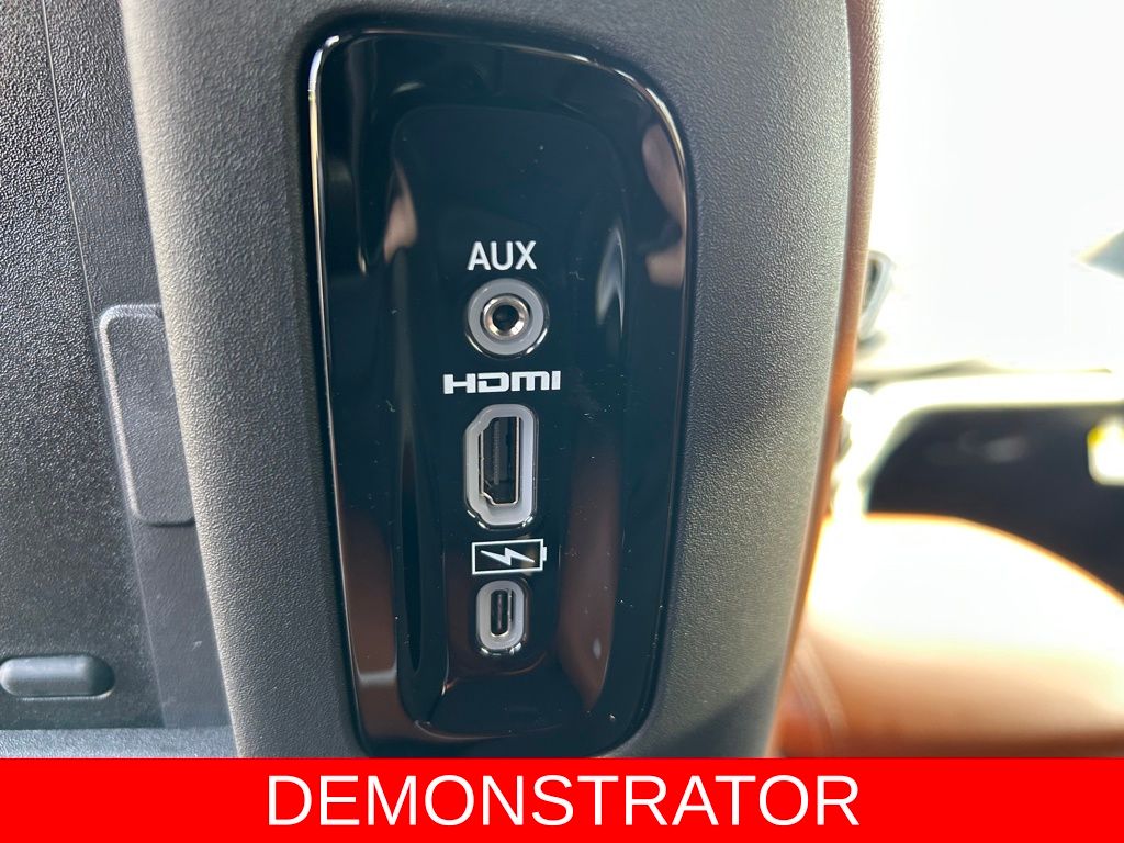 2026 Chrysler Pacifica Pinnacle - Photo 13
