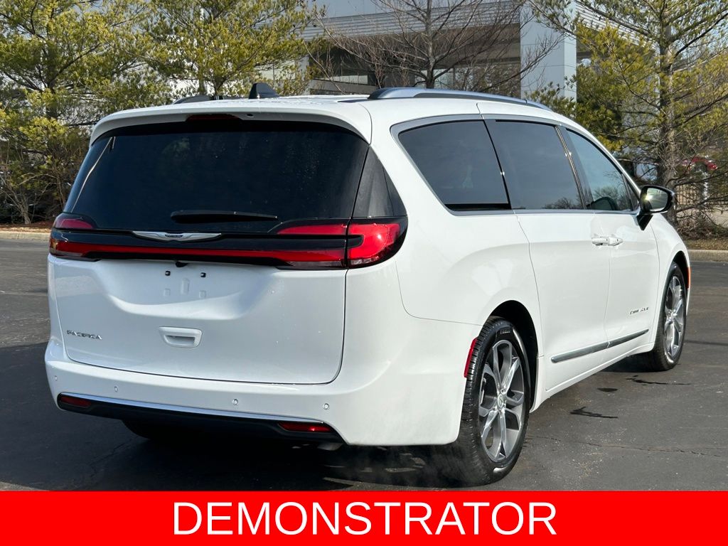 2026 Chrysler Pacifica Pinnacle - Photo 7