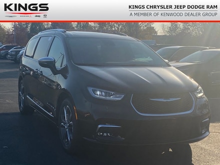 Featured 2026 Chrysler Pacifica Pinnacle Passenger Van for sale in Cincinnati, OH