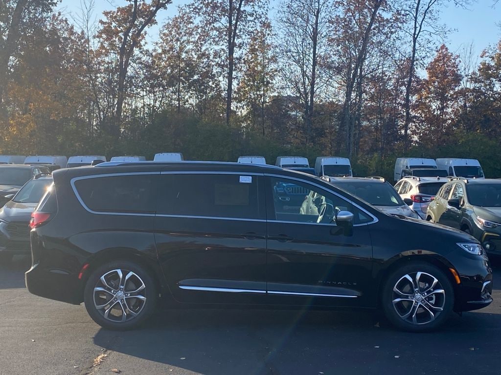 2026 Chrysler Pacifica Pinnacle - Photo 8