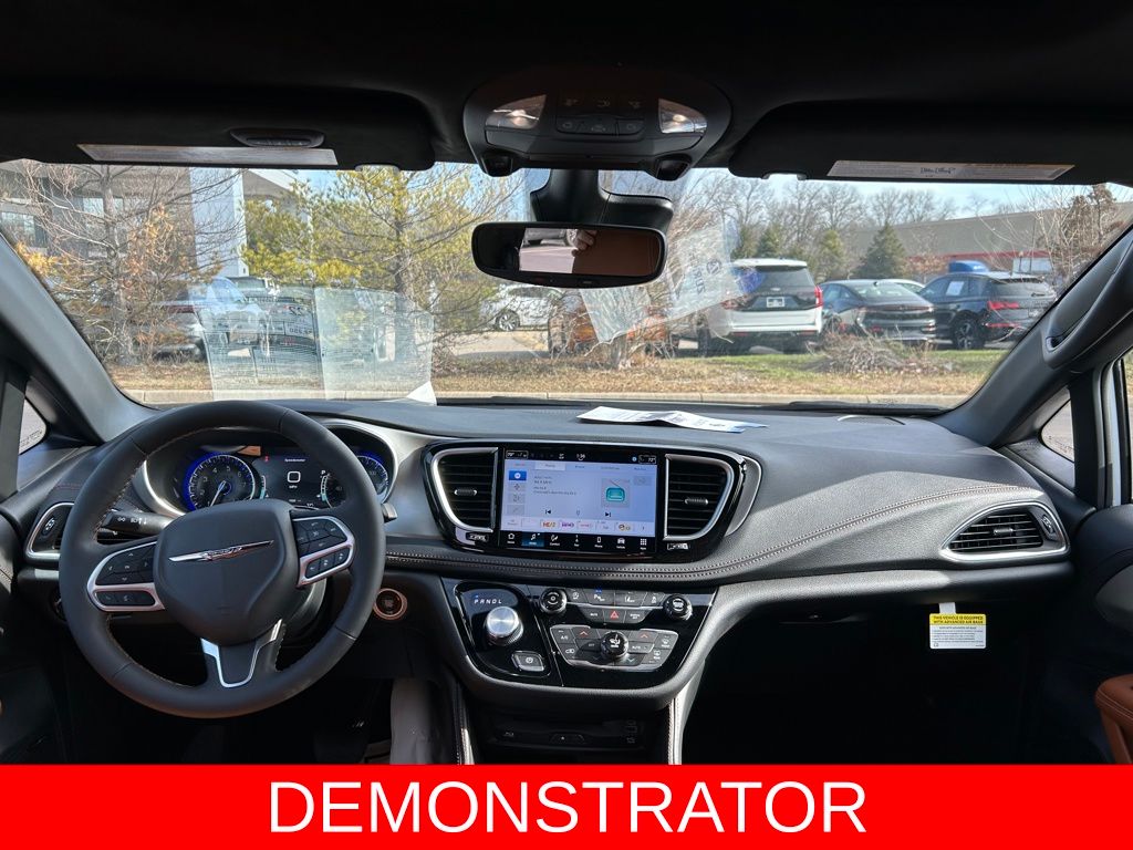2026 Chrysler Pacifica Pinnacle - Photo 10