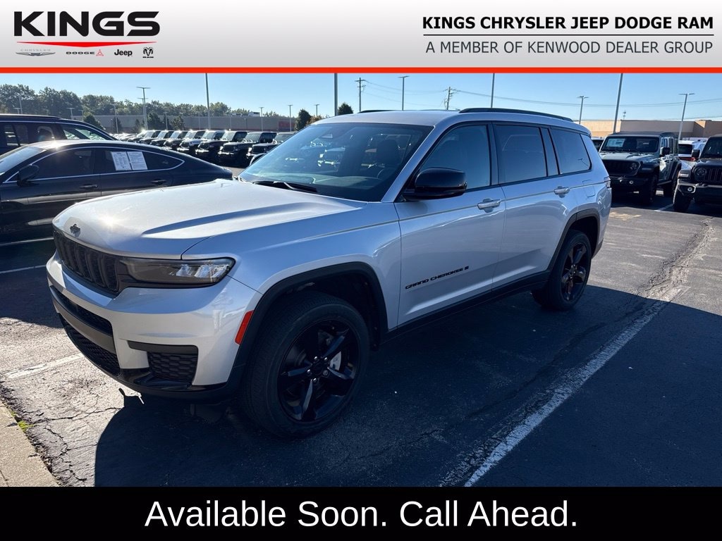 Used 2023 Jeep Grand Cherokee L Laredo SUV