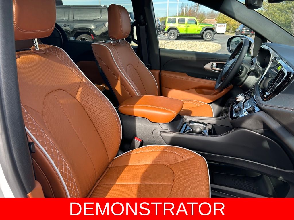 2026 Chrysler Pacifica Pinnacle - Photo 26
