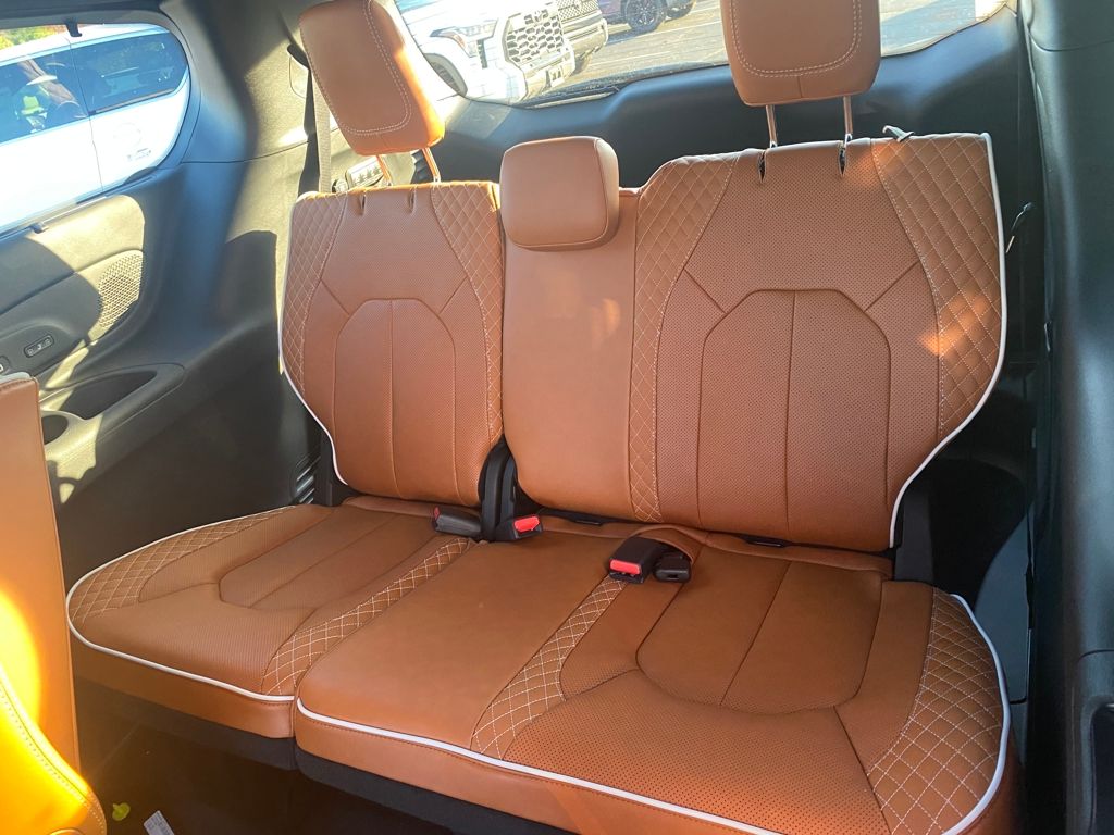 2026 Chrysler Pacifica Pinnacle - Photo 20