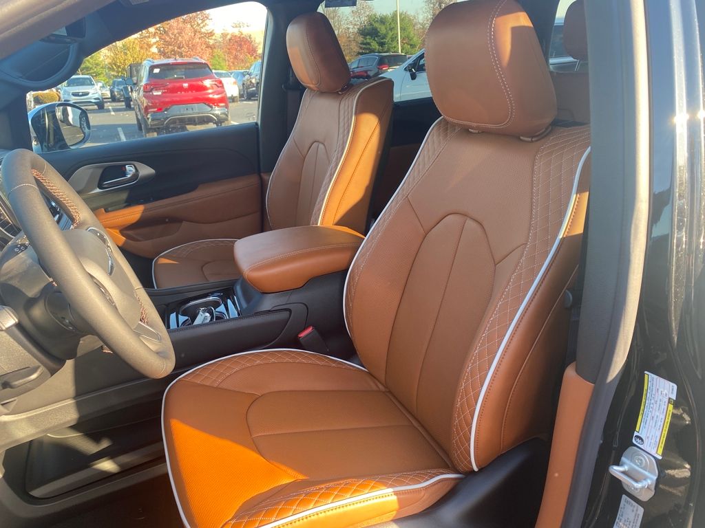 2026 Chrysler Pacifica Pinnacle - Photo 18