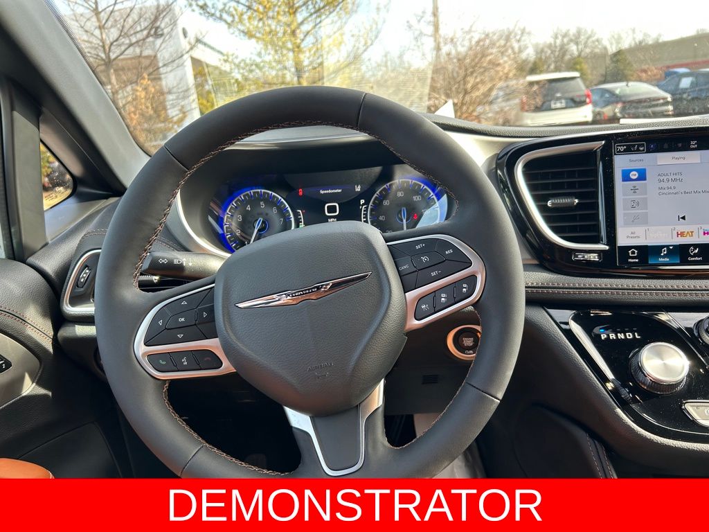 2026 Chrysler Pacifica Pinnacle - Photo 11