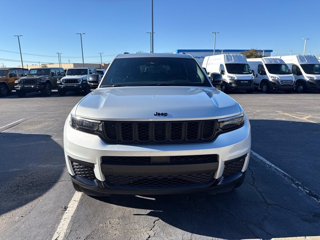 Used 2023 Jeep Grand Cherokee L Laredo SUV