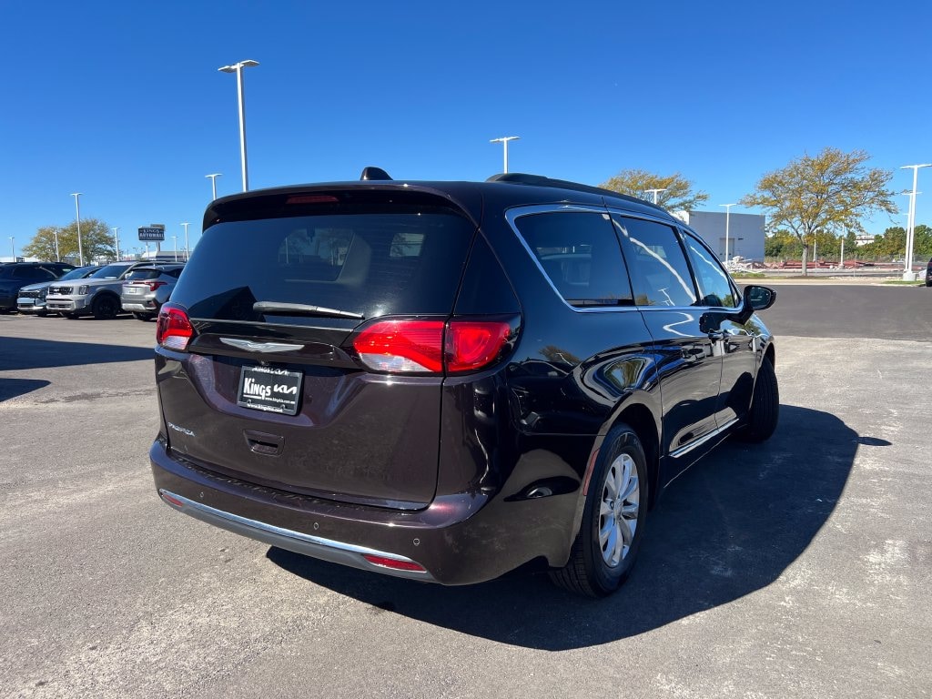 Used 2017 Chrysler Pacifica Touring L Minivan/Van