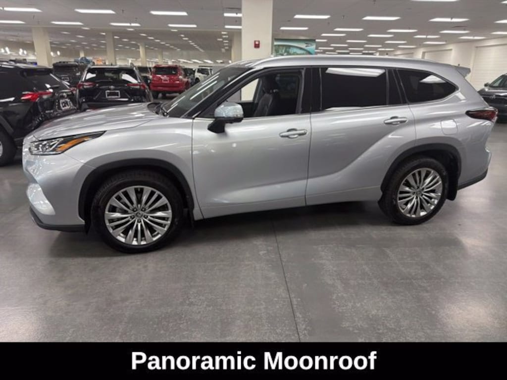 Used 2024 Toyota Highlander Platinum SUV