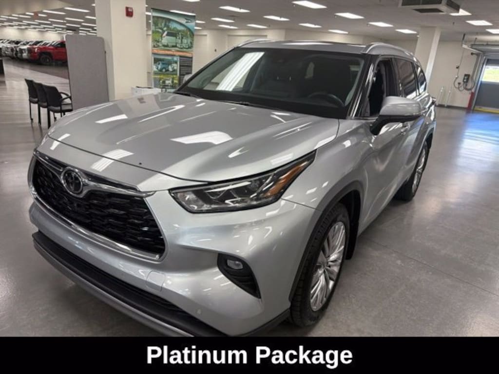 Used 2024 Toyota Highlander Platinum SUV