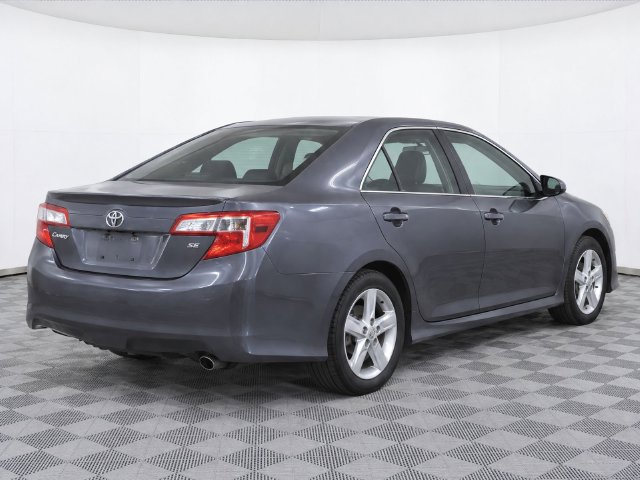 Used 2014 Toyota Camry SE Sedan