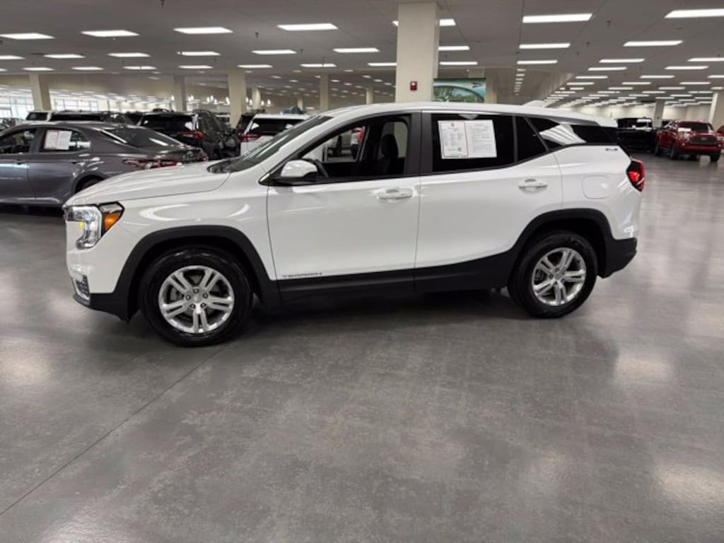 Used 2024 GMC Terrain SLE SUV