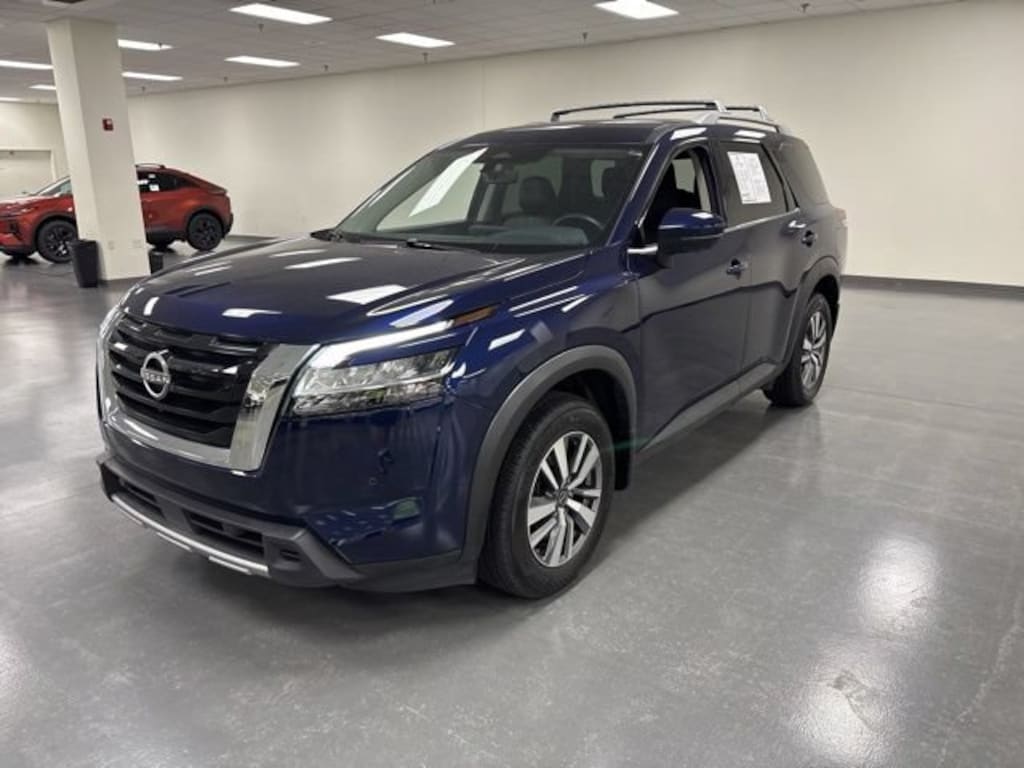 Used 2023 Nissan Pathfinder SL SUV