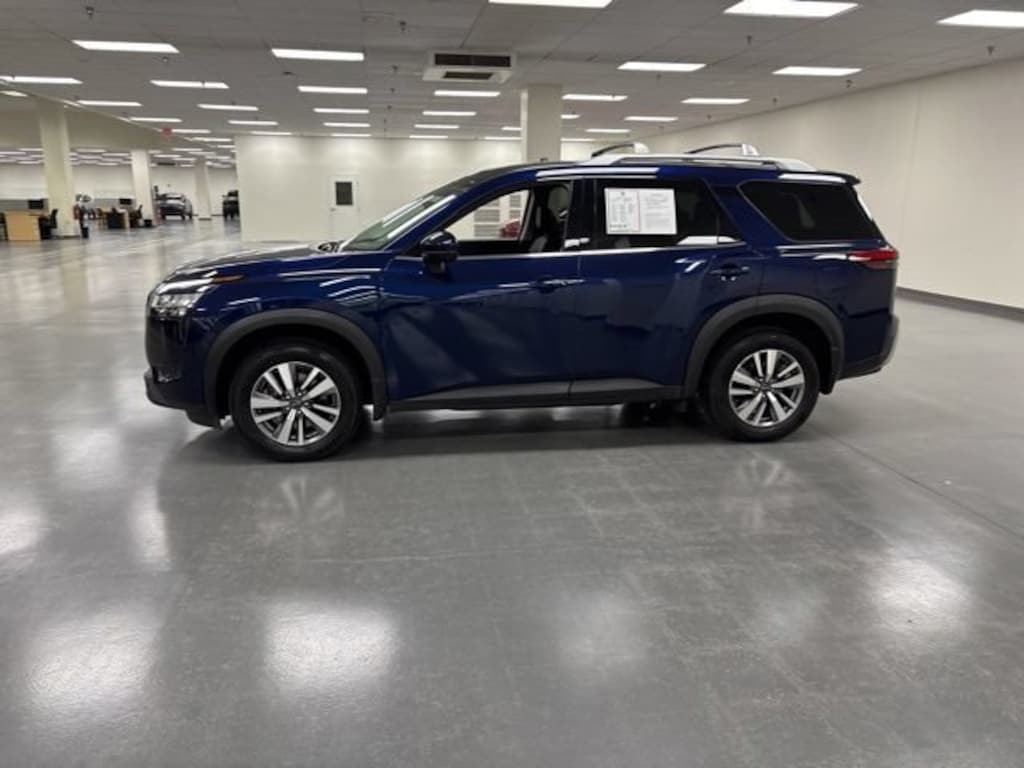 Used 2023 Nissan Pathfinder SL SUV