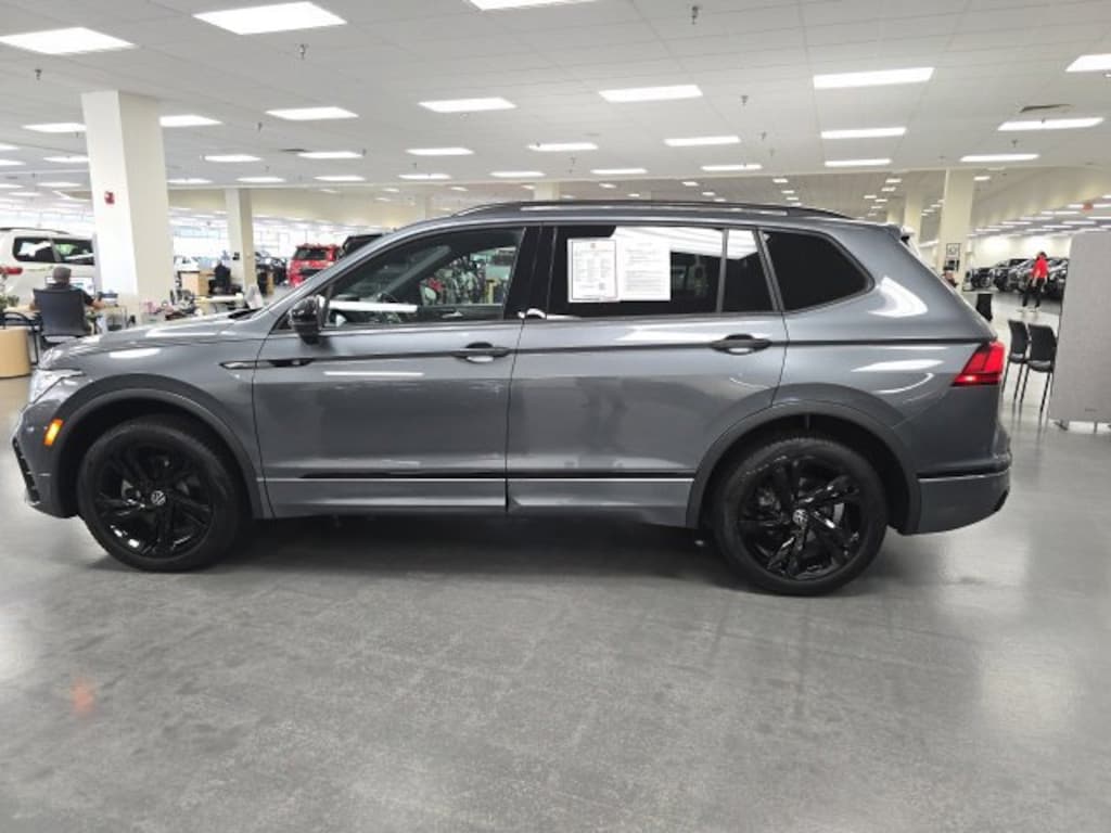 Used 2024 Volkswagen Tiguan 2.0T SE R-Line Black SUV