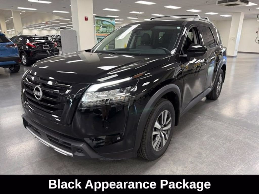 Used 2024 Nissan Pathfinder SL SUV