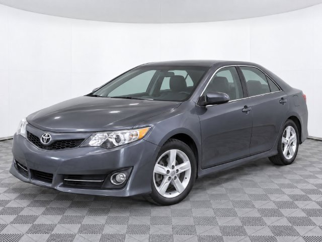 Used 2014 Toyota Camry SE Sedan