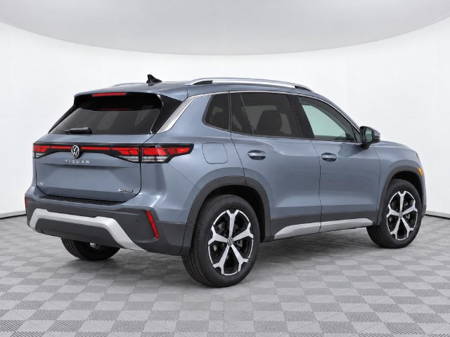 Used 2025 Volkswagen Tiguan 2.0T SE SUV