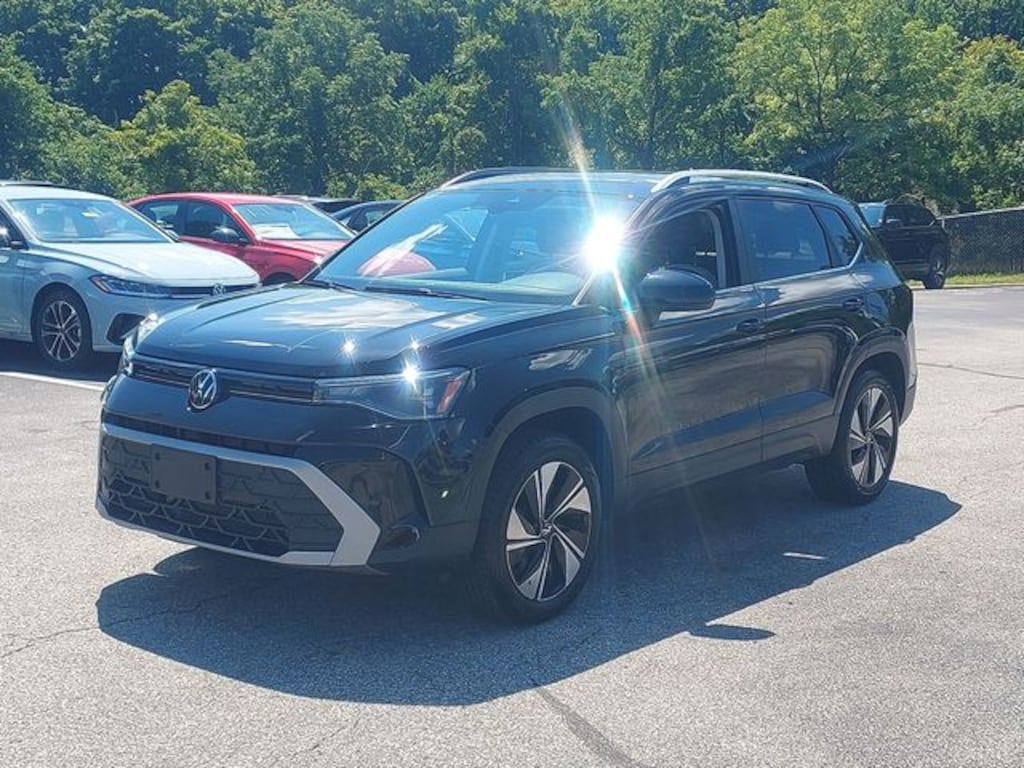 Used 2025 Volkswagen Taos 1.5T SE SUV