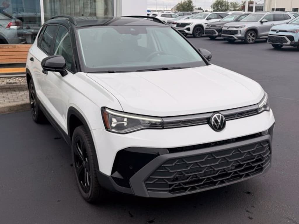 New 2027 Volkswagen Taos 1.5T SE Black SUV