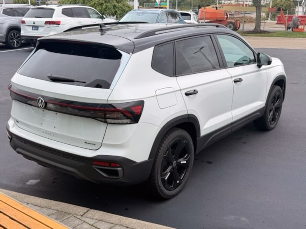 New 2027 Volkswagen Taos 1.5T SE Black SUV